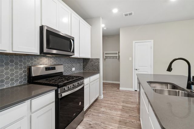 7526 Ezra Mews, Rowlett, TX 75089