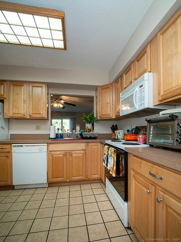 1410 Whitney Avenue E2, Hamden, CT 06517