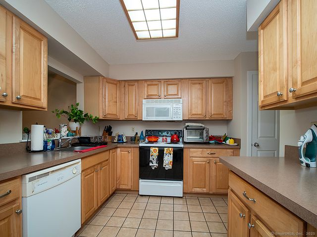 1410 Whitney Avenue E2, Hamden, CT 06517