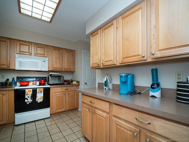 1410 Whitney Avenue E2, Hamden, CT 06517