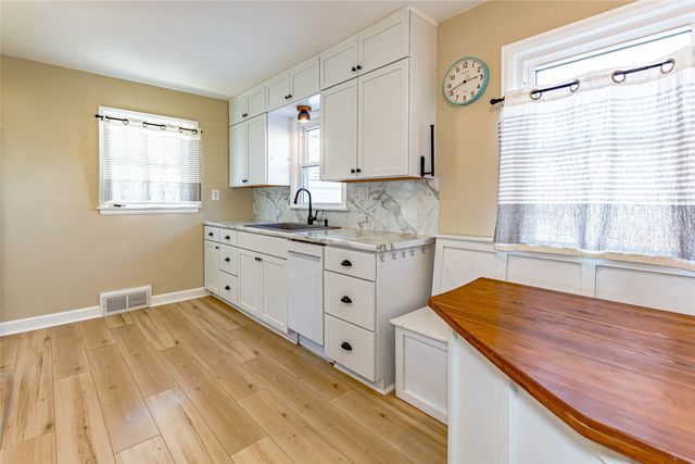 214 Main Street, Center Point, IA 52213