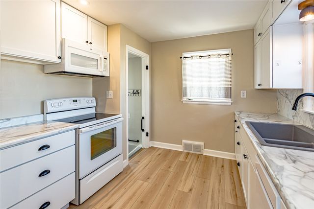 214 Main Street, Center Point, IA 52213