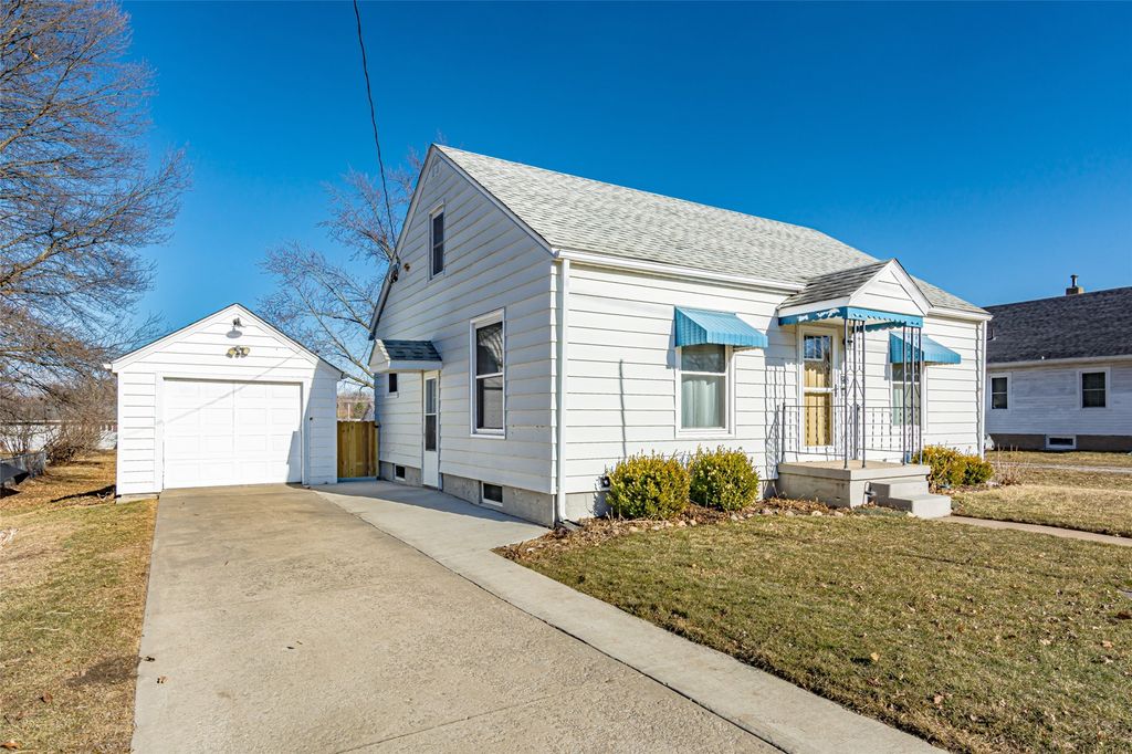 214 Main Street, Center Point, IA 52213