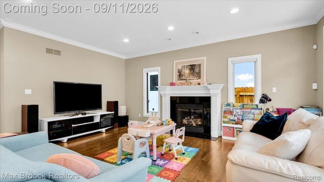 2253 Pembroke Road, Birmingham, MI 48009