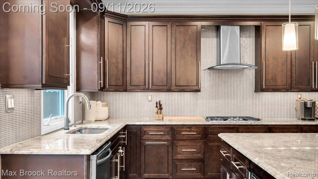2253 Pembroke Road, Birmingham, MI 48009