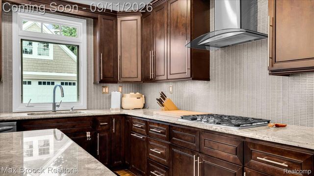 2253 Pembroke Road, Birmingham, MI 48009