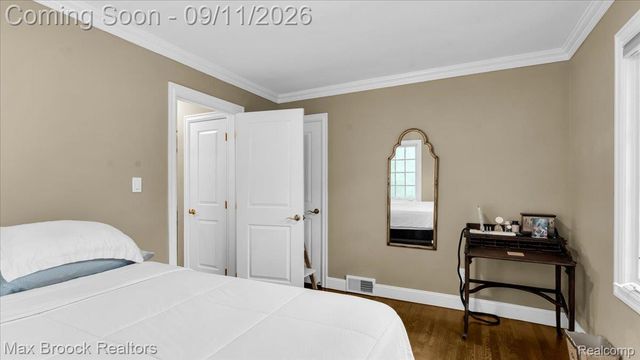 2253 Pembroke Road, Birmingham, MI 48009