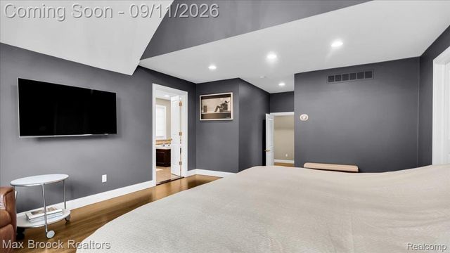 2253 Pembroke Road, Birmingham, MI 48009