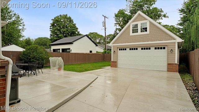 2253 Pembroke Road, Birmingham, MI 48009