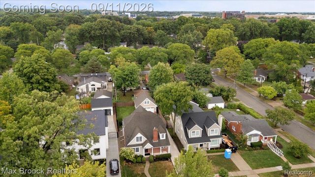 2253 Pembroke Road, Birmingham, MI 48009