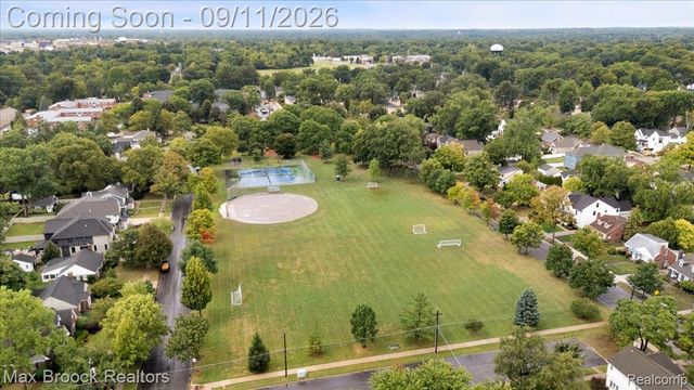 2253 Pembroke Road, Birmingham, MI 48009