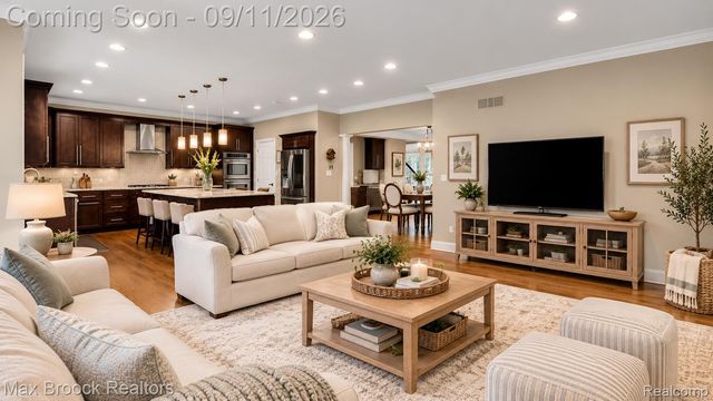 2253 Pembroke Road, Birmingham, MI 48009
