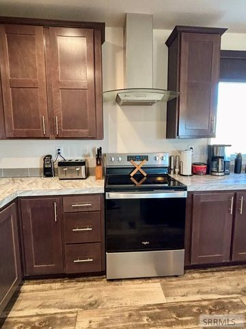 2987 E 550 N, St Anthony, ID 83445