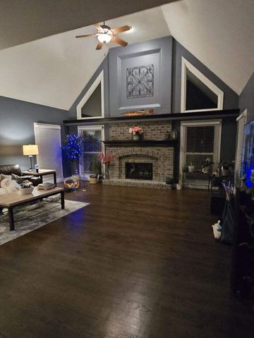 743 Chasewood Drive, South Elgin, IL 60177