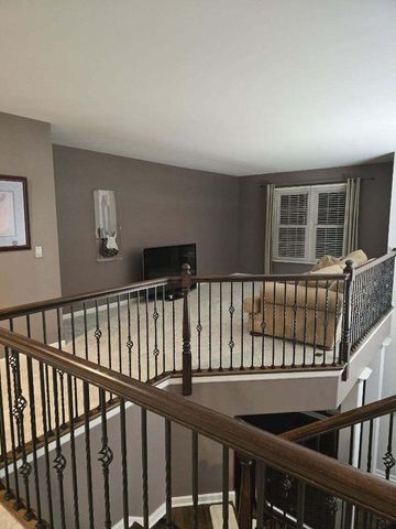 743 Chasewood Drive, South Elgin, IL 60177