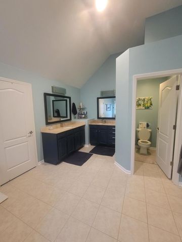 743 Chasewood Drive, South Elgin, IL 60177