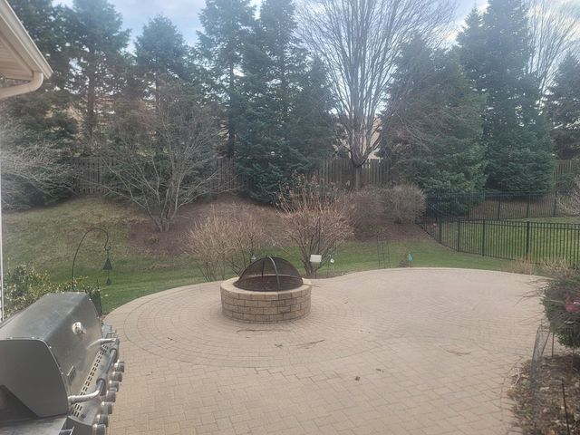 743 Chasewood Drive, South Elgin, IL 60177