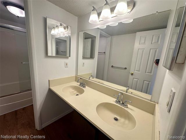1744 Grove Road A-101, Ypsilanti, MI 48198