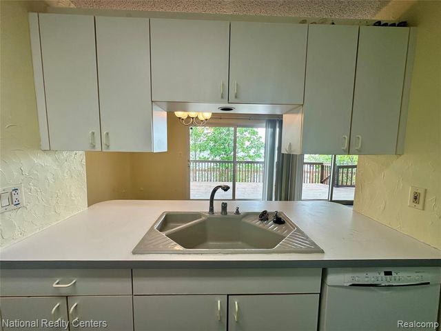 1744 Grove Road A-101, Ypsilanti, MI 48198