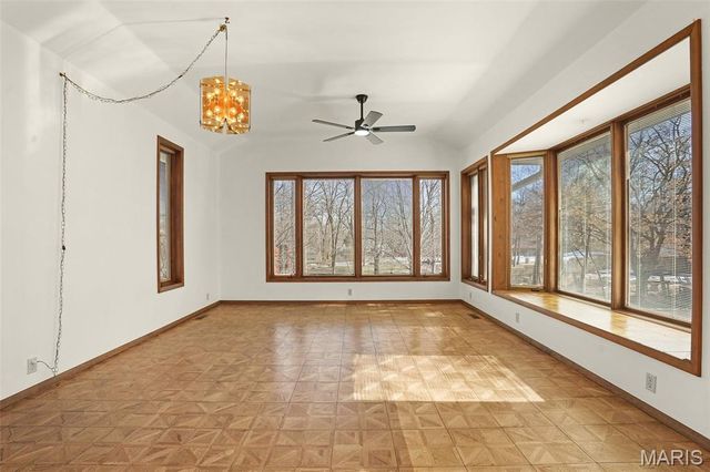 106 S Brent Avenue, St Louis, MO 63122