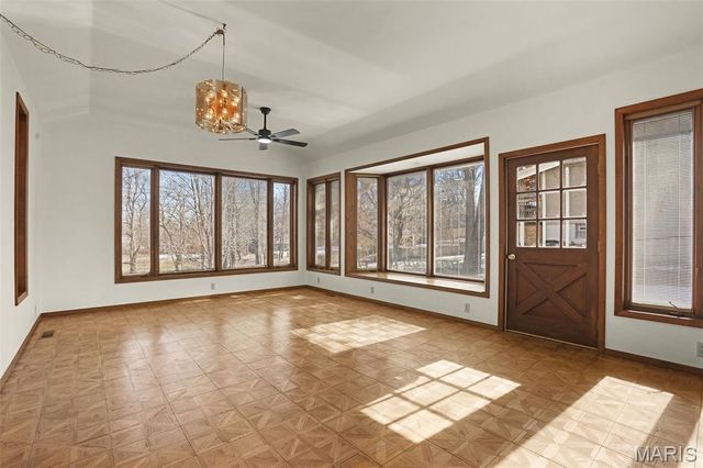 106 S Brent Avenue, St Louis, MO 63122