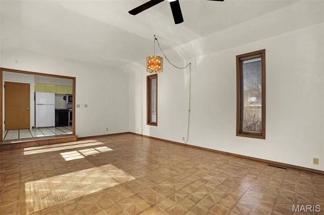 106 S Brent Avenue, St Louis, MO 63122