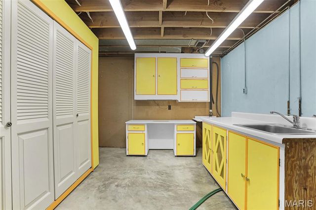 106 S Brent Avenue, St Louis, MO 63122