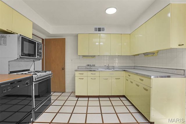 106 S Brent Avenue, St Louis, MO 63122