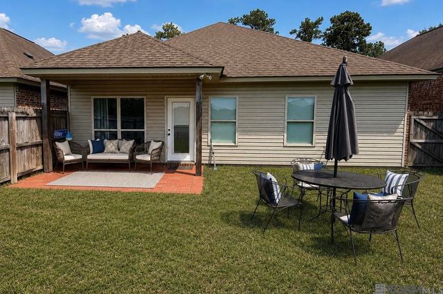 9823 Clearlake Ln, Denham Springs, LA 70726