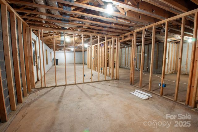 114 N Lynn Hollow Drive, Statesville, NC 28677