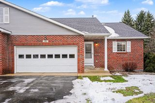 25 Trillium Court 6, Holland City, MI 49423