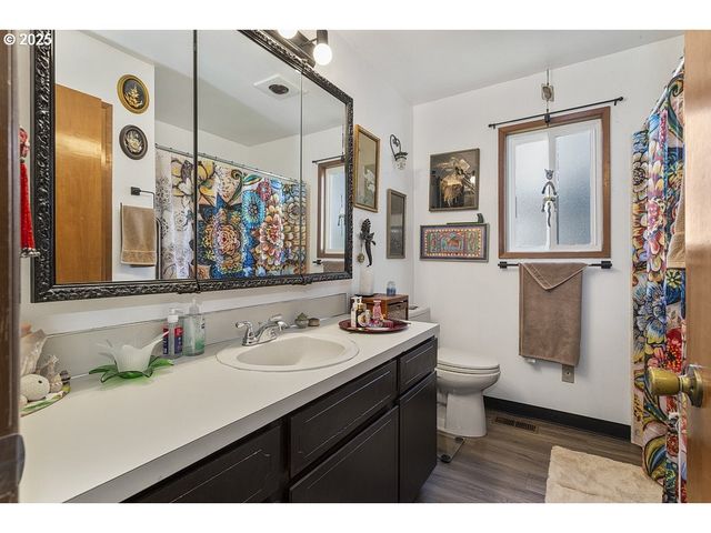 14850 Ne ROSE Pkwy, Portland, OR 97230