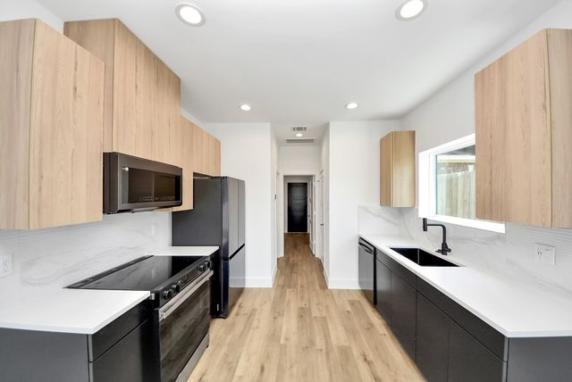 5030 Mallow Street C, Houston, TX 77033