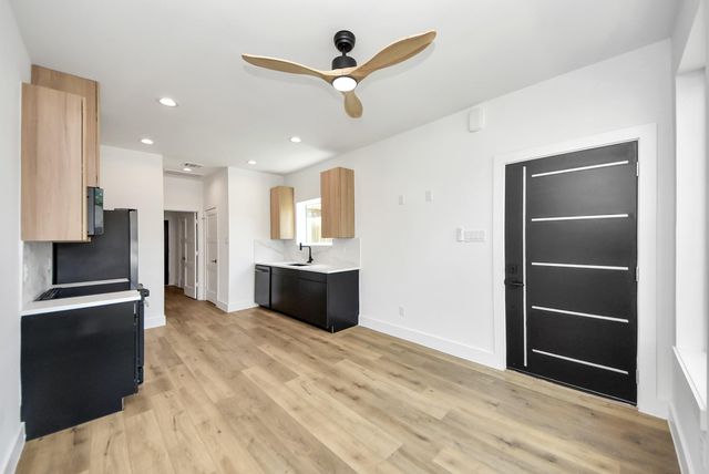 5030 Mallow Street C, Houston, TX 77033
