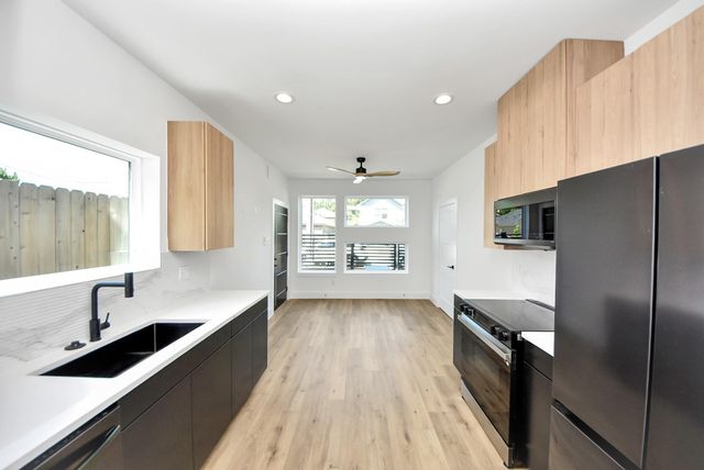 5030 Mallow Street C, Houston, TX 77033