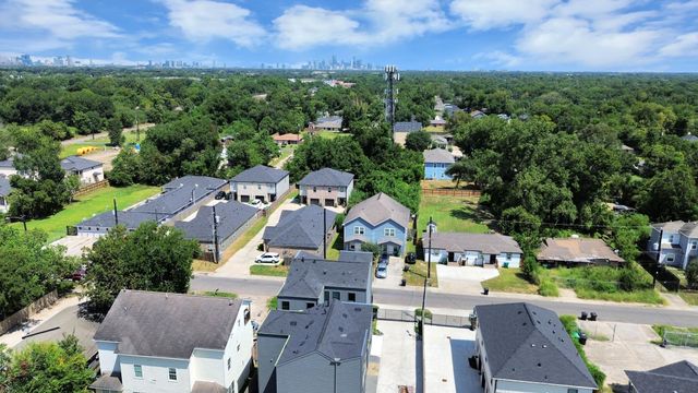 5030 Mallow Street C, Houston, TX 77033