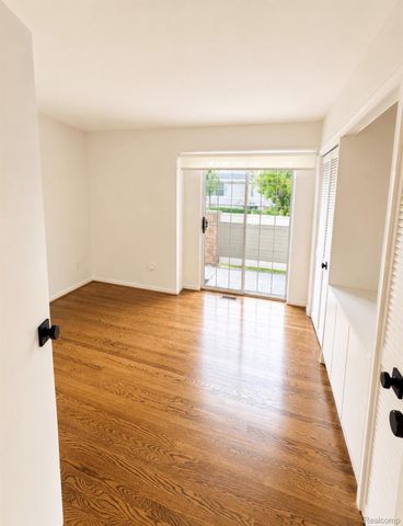 6798 Chimney Sweep ct, West Bloomfield Charter Township, MI 48322