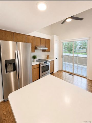 6798 Chimney Sweep ct, West Bloomfield Charter Township, MI 48322