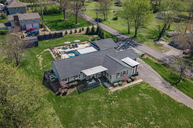 1011 Lakeshore Dr, Gallatin, TN 37066