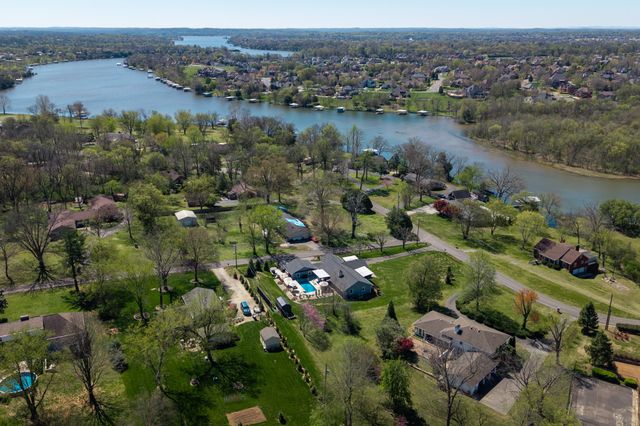 1011 Lakeshore Dr, Gallatin, TN 37066
