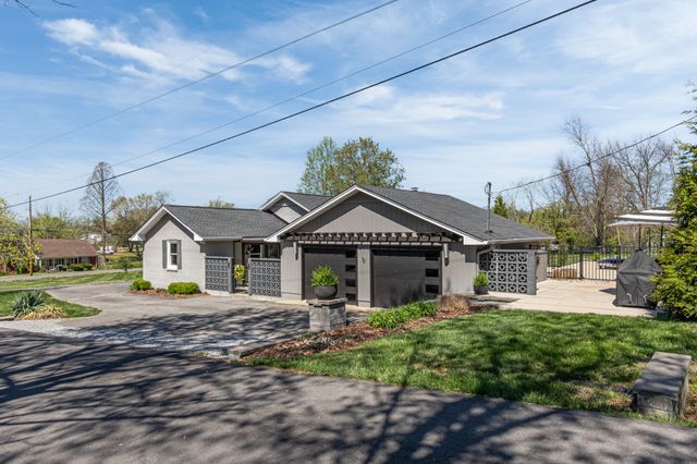 1011 Lakeshore Dr, Gallatin, TN 37066