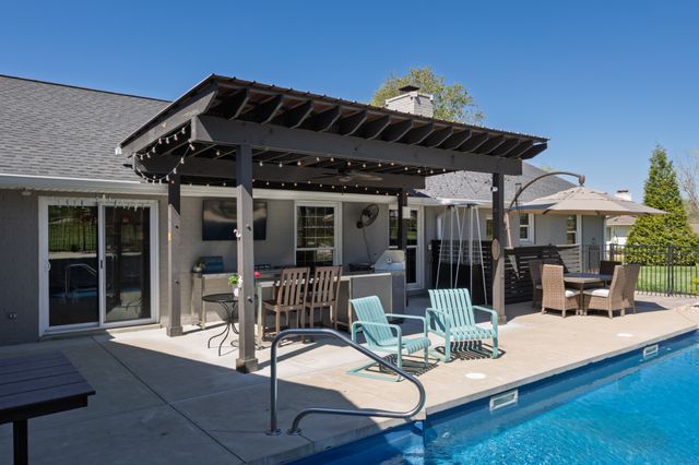 1011 Lakeshore Dr, Gallatin, TN 37066