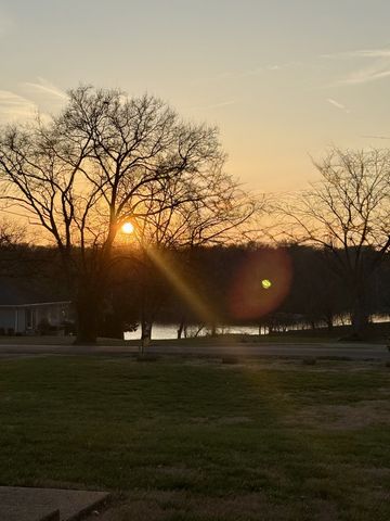 1011 Lakeshore Dr, Gallatin, TN 37066