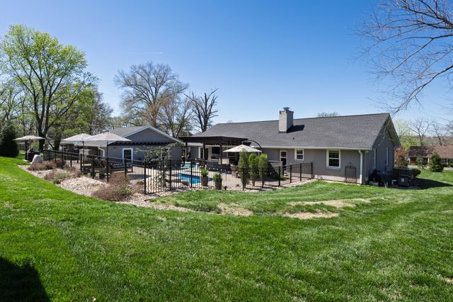 1011 Lakeshore Dr, Gallatin, TN 37066