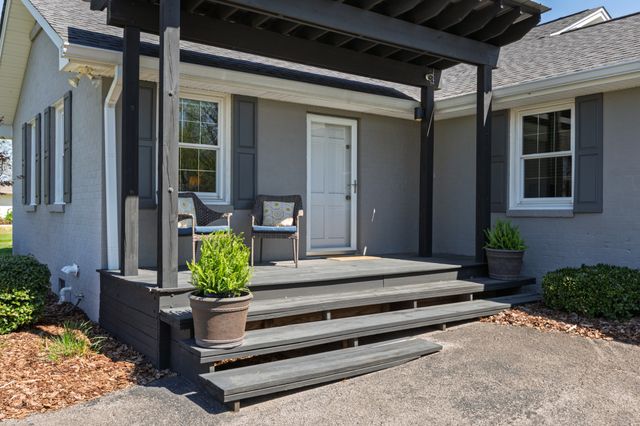 1011 Lakeshore Dr, Gallatin, TN 37066