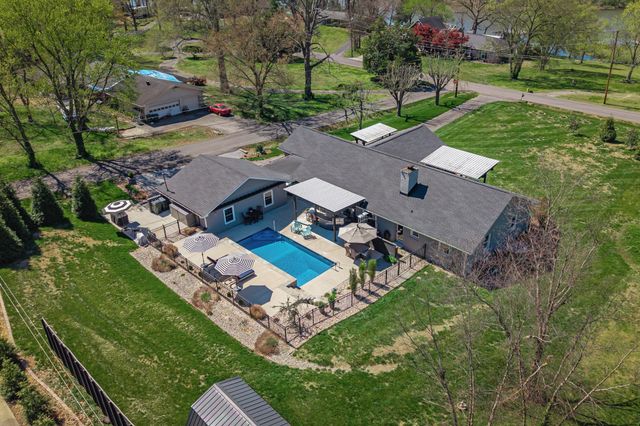 1011 Lakeshore Dr, Gallatin, TN 37066