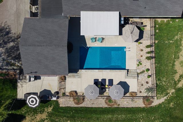 1011 Lakeshore Dr, Gallatin, TN 37066