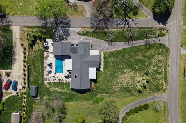 1011 Lakeshore Dr, Gallatin, TN 37066