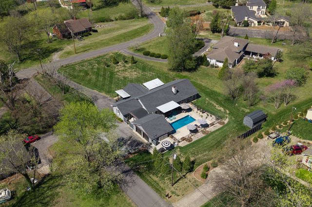 1011 Lakeshore Dr, Gallatin, TN 37066