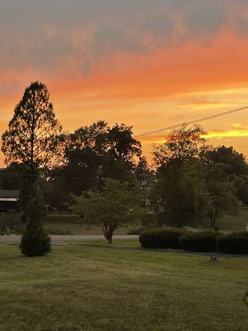 1011 Lakeshore Dr, Gallatin, TN 37066